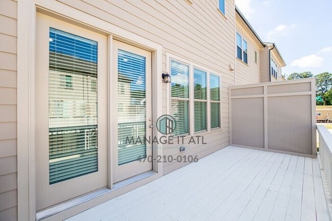 Building Photo - Great location! Elegant Townhome in Doraville