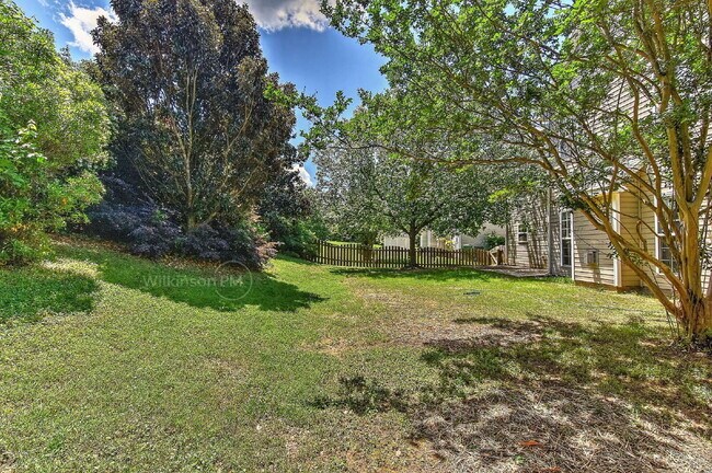 Building Photo - Luxurious 5 Bedroom 3.5 Bathroom for Rent ...