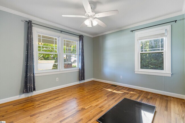 Building Photo - 112 N Rockview Dr