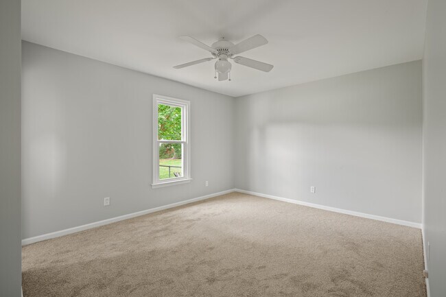 Building Photo - 5712 Sara Kay Dr