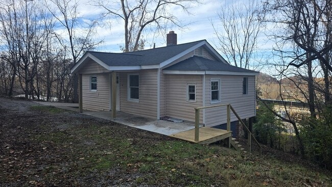 Building Photo - Totally Renovated, Private Cottage Now For Rent