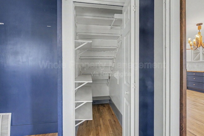 Building Photo - 110 S Quitman St