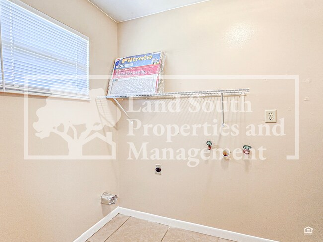 Building Photo - CRY2527