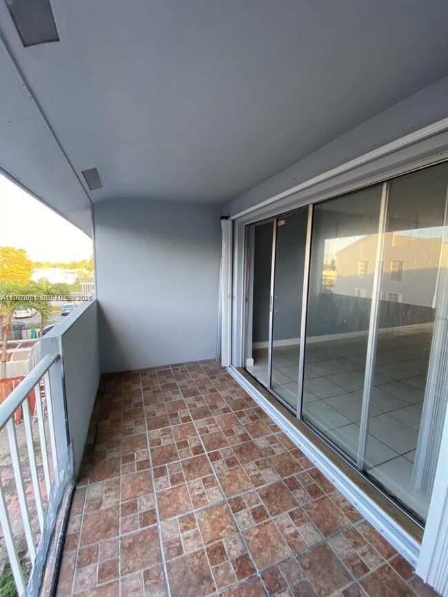 Building Photo - 1735 W 60th St