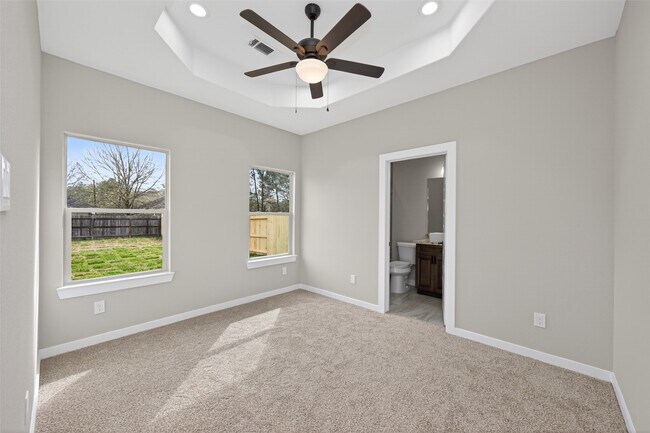 Building Photo - 1107 Lyle W Ave