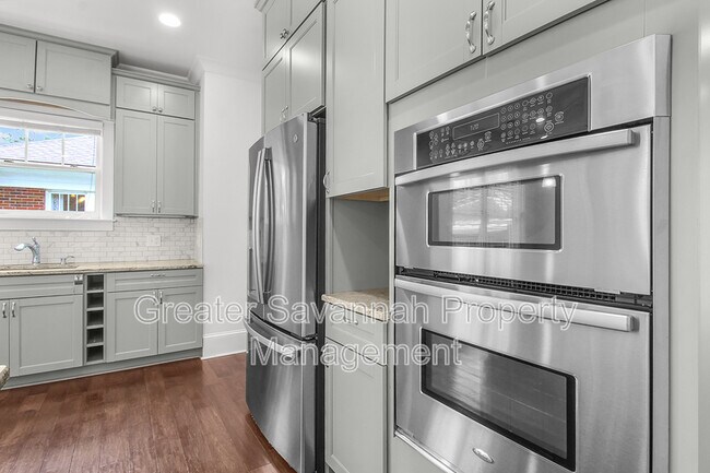 Building Photo - 419 E 54th St