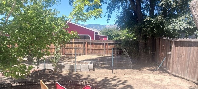 Building Photo - Updated 3 bedroom with A/C and Yard