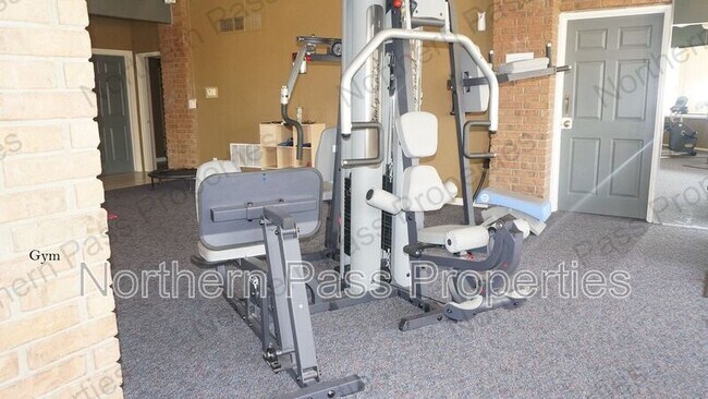 Building Photo - 4433 N Stanton St