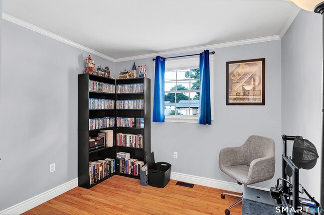 Building Photo - 75 Glenwood Dr