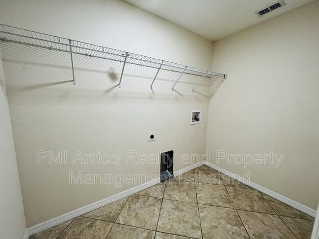 Building Photo - 3519 Kenwood Crossing