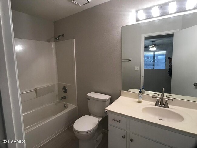 Building Photo - 381 E Bart Dr