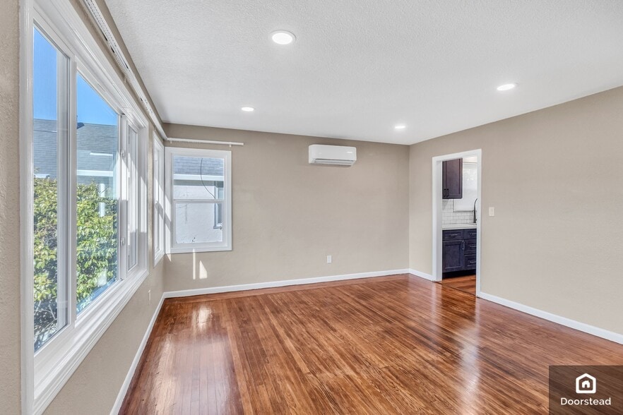 Building Photo - 711 Smith Ave