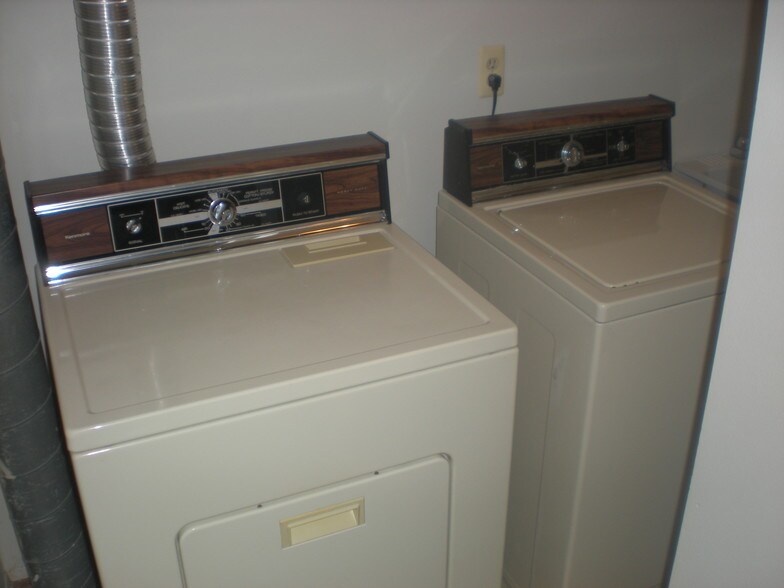 LAUNDRY ROOM - 20380 Purlingbrook St