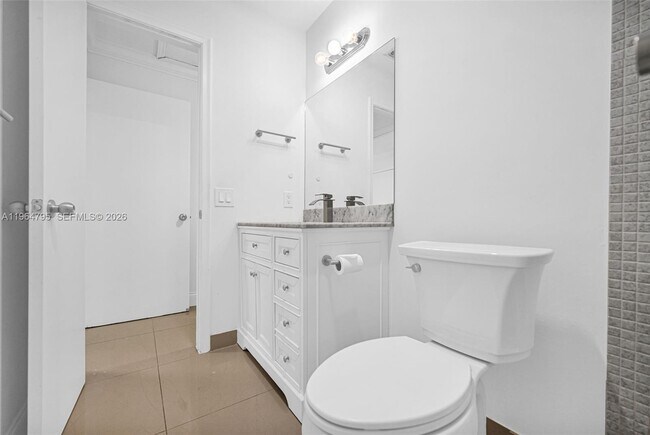 Building Photo - 820 E Cypress Ln