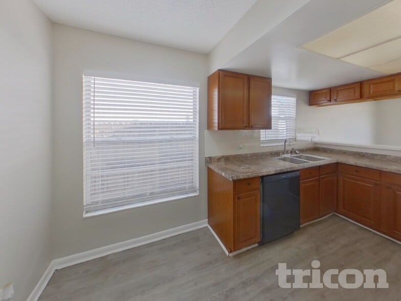 Building Photo - 309 Regal Park Dr