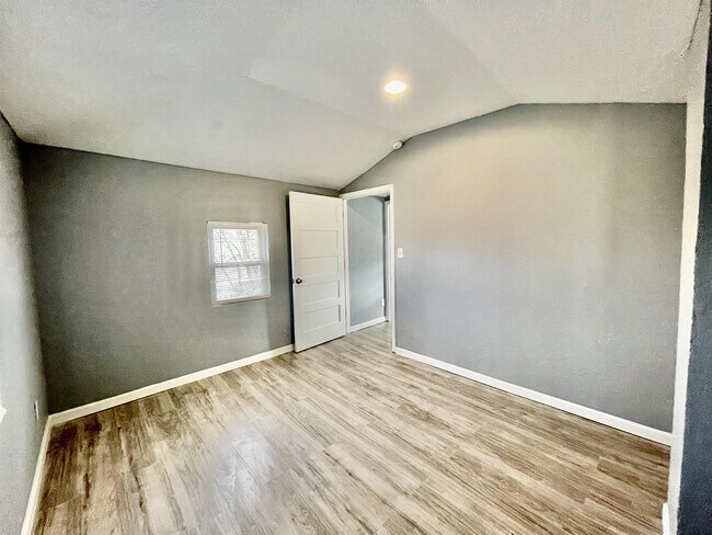 Building Photo - 2127 Park Ave