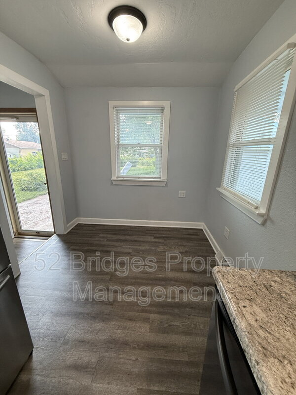 Building Photo - 2904 E 40th Ct