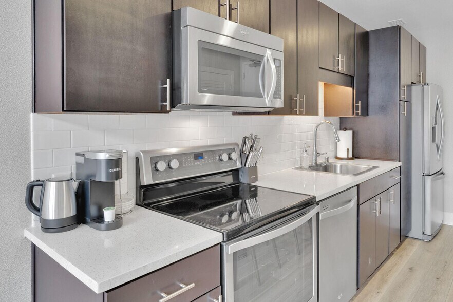 Building Photo - 185 Channel St