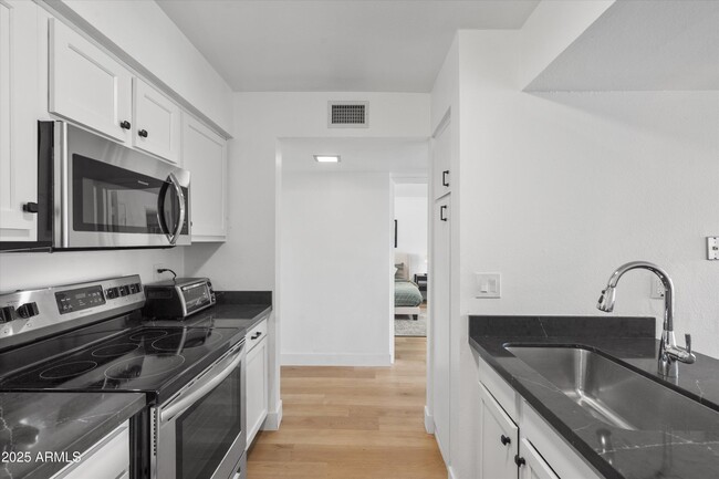Building Photo - 3314 N 68th St