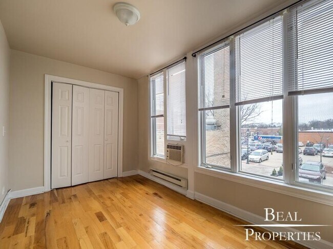 Building Photo - 3 bedroom in GLENCOE IL 60022