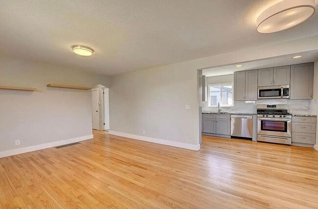 Building Photo - North Park Hill neighborhood Available in July