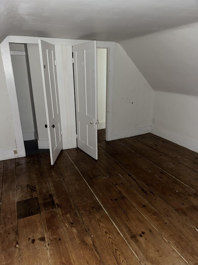 Building Photo - 5 Perry Ave