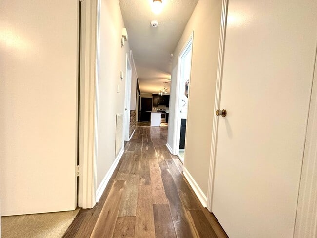 Building Photo - 28 Leonard Dr