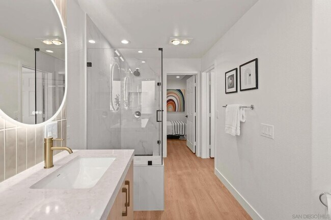 Building Photo - 2483 Oxford Ave