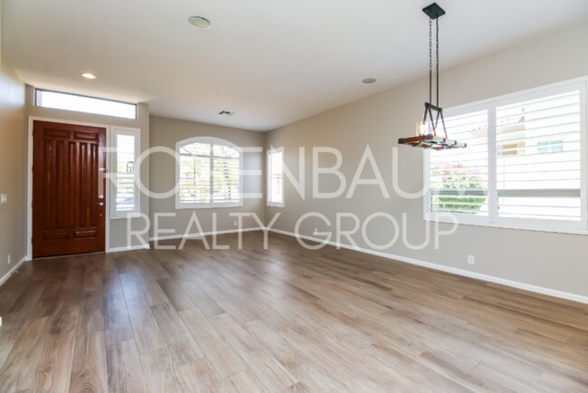 Building Photo - Stunning 4-beds plus bonus room with Breat...