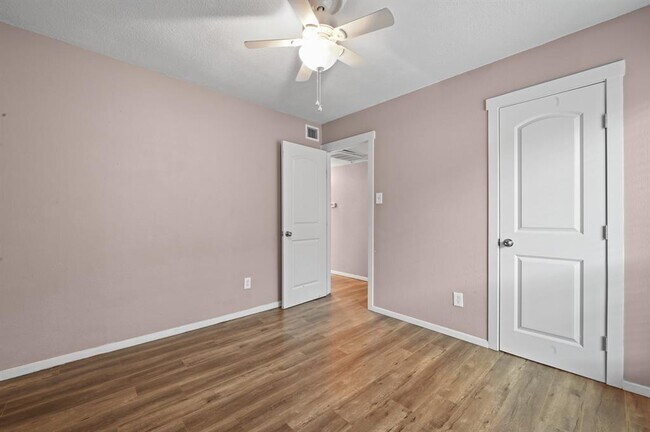 Building Photo - 2124 Burton Dr