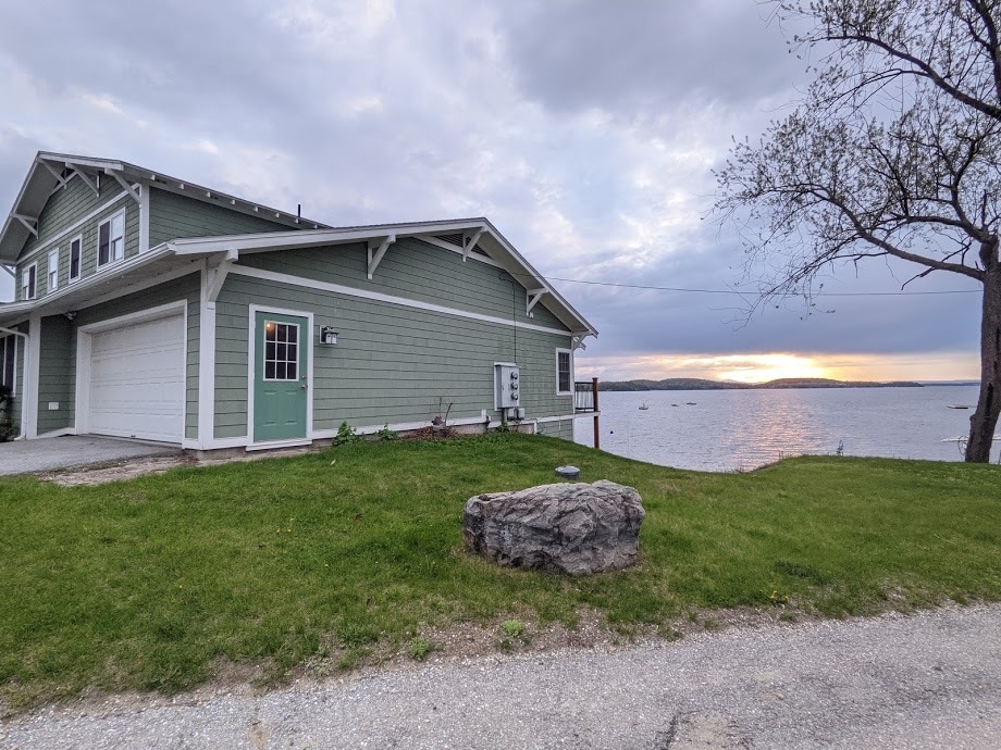 Building Photo - 1465 E Lakeshore Dr