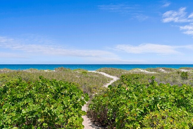 Building Photo - 1554 N Ocean Way