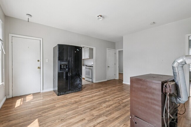 Building Photo - 344 Jencks St