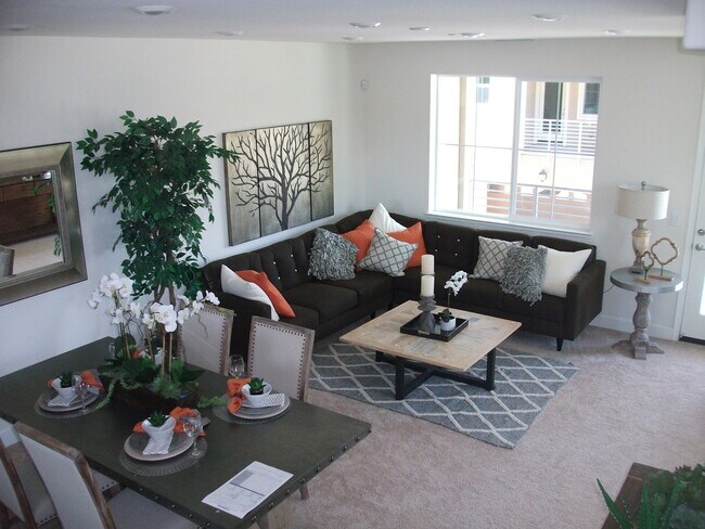 Building Photo - New Townhouse 3 bed 3.5 bath In South San ...