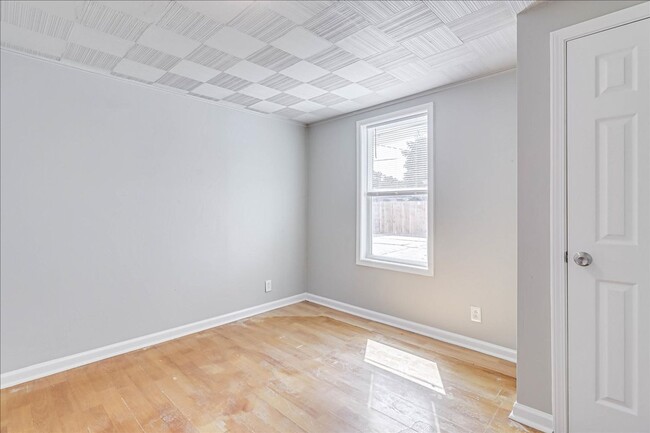 Building Photo - 6046 Hugo Dr