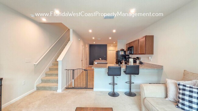Building Photo - OUTSTANDING TOWNHOME IN LAKEWOOD RANCH! 3 ...