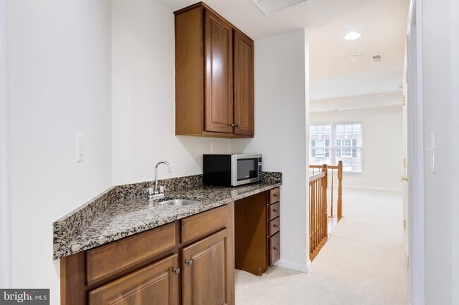 Building Photo - 22948 Fanshaw Square