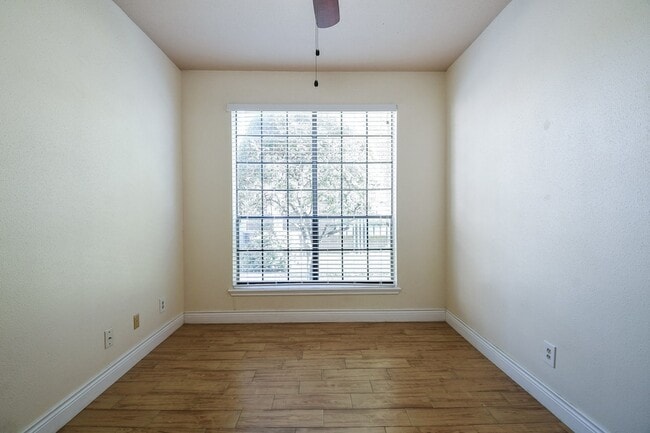 Building Photo - 2121 El Paseo St