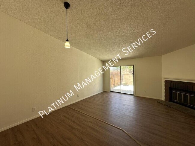 Building Photo - 1219 E Ave R7