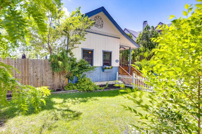 Building Photo - 619 N Corona St