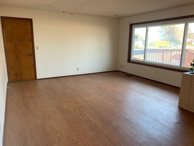 Building Photo - Single Story House in Stayton