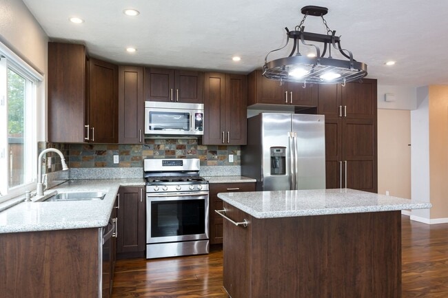 Building Photo - Beautiful Home in Mira Mesa