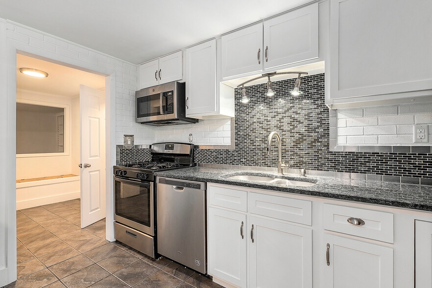 Building Photo - 4284 5 Mile Rd