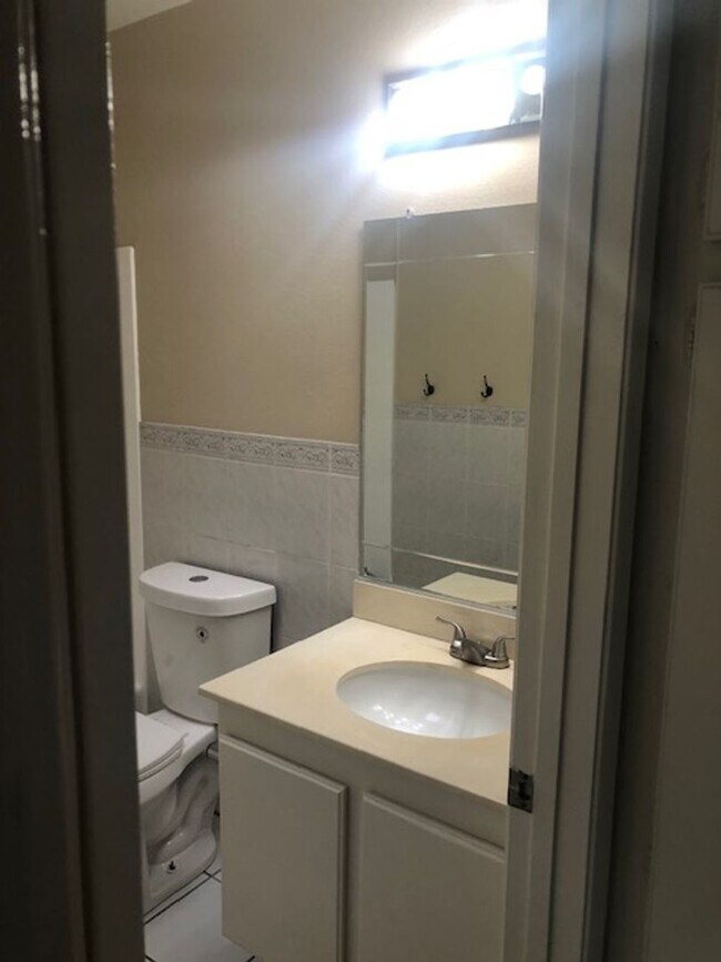 Building Photo - Move in Special! 3 Bed/2 Bath Single Famil...