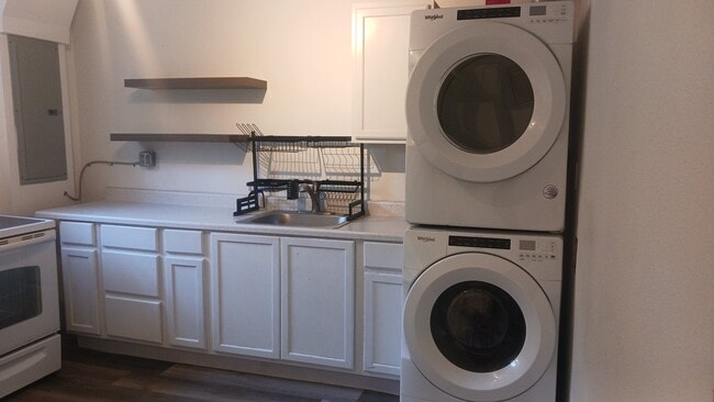Full Washer and Dryer - 8759 SE Henderson St