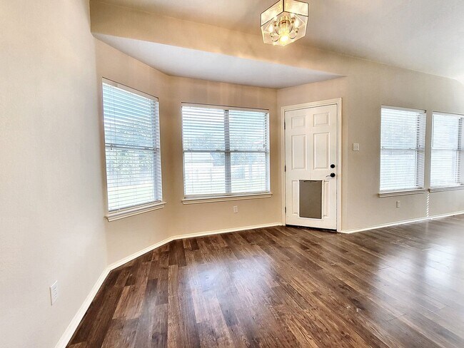 Building Photo - Charming 3BD/2BA Home with Spacious Backyard in Cedar Park