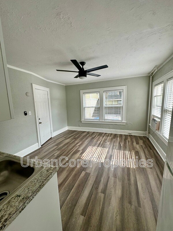 Building Photo - 236 10th Ave NE