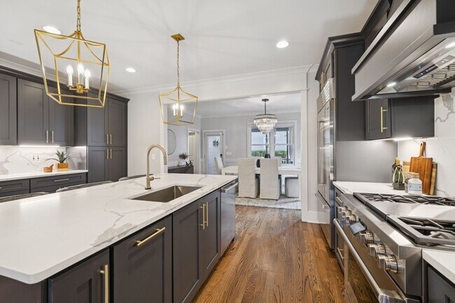 Building Photo - 2310 Vaulx Ln