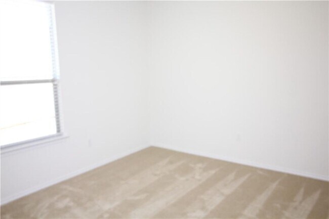 Building Photo - Beautiful one story brick home!