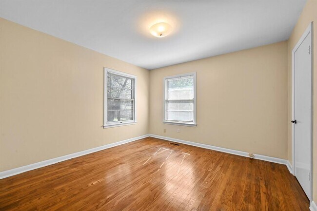 Building Photo - 1507 Travis Heights Blvd